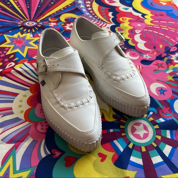 All white TUK - Picture 3 of 5